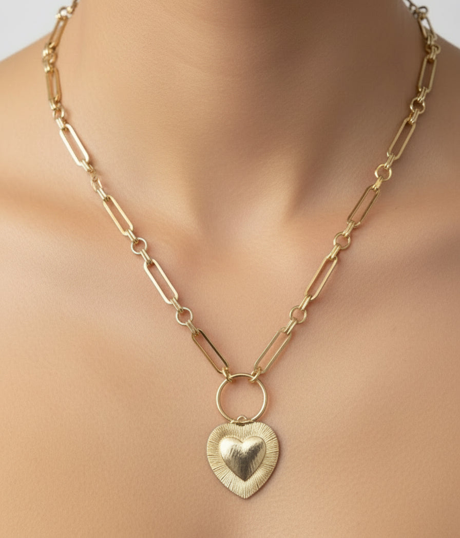 Etched Heart Link Necklac